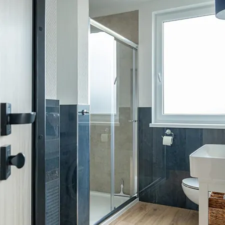 Bursztynowa Przystan 18 *